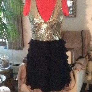 Gold sequins pleated dress